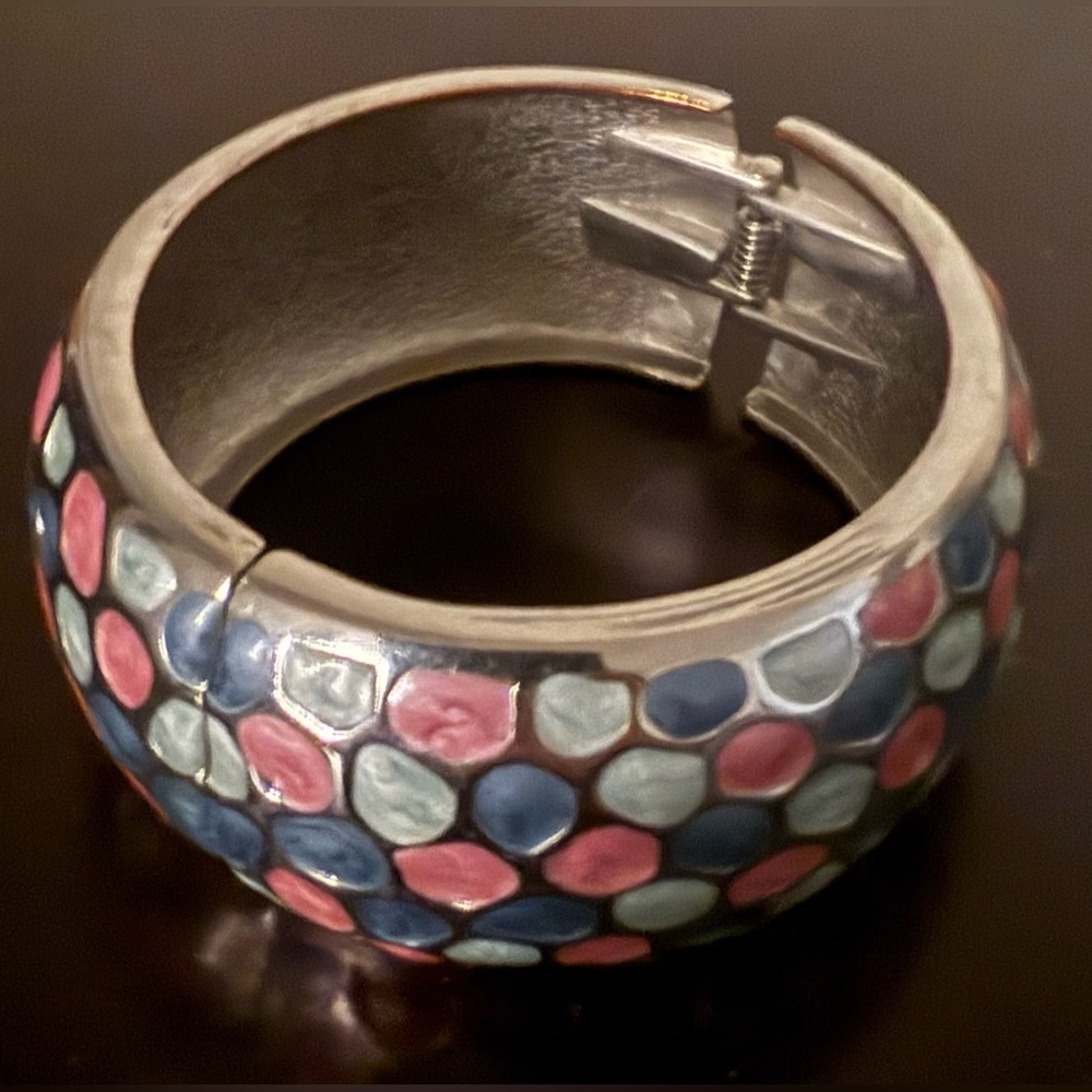 Retro Chunky Mosaic Enamel Hinge Bracelet | Pink Blue Gray Statement Bangle - Picture 3 of 3